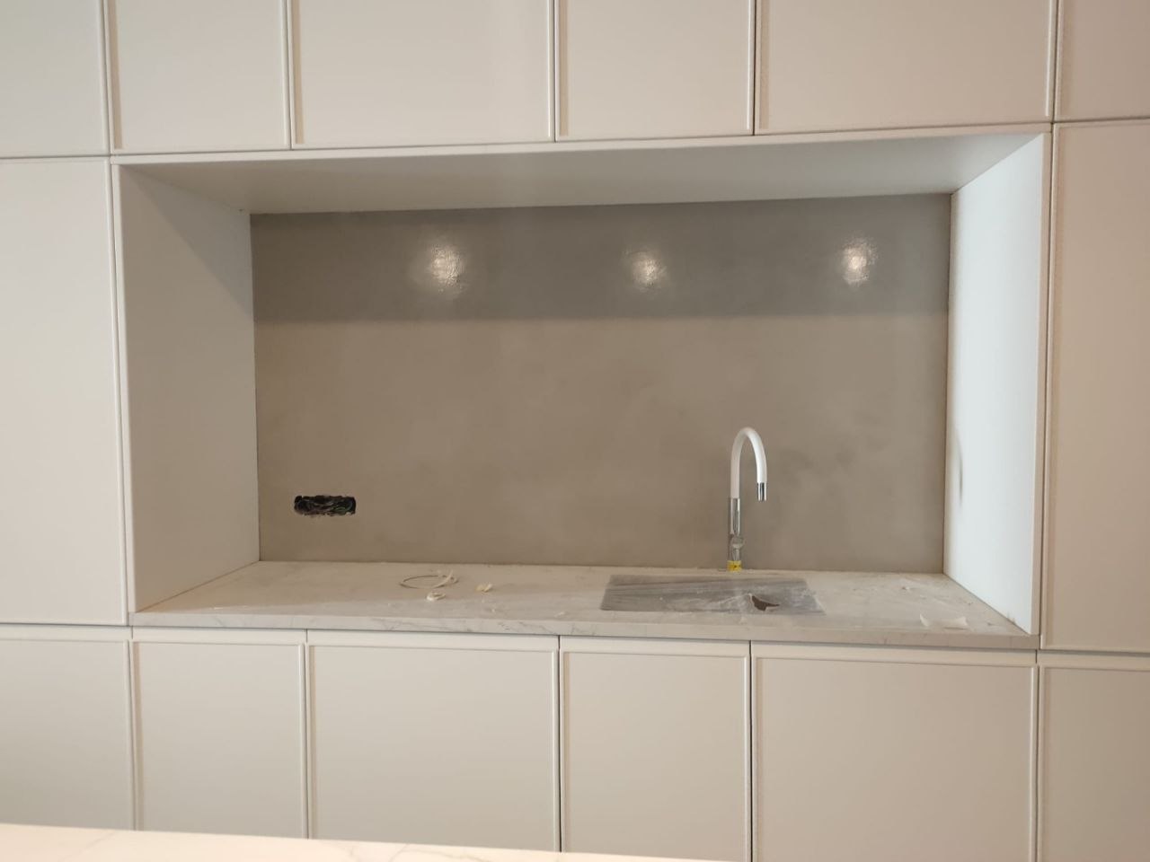 Satin microcement feature wall in a kitchen niche